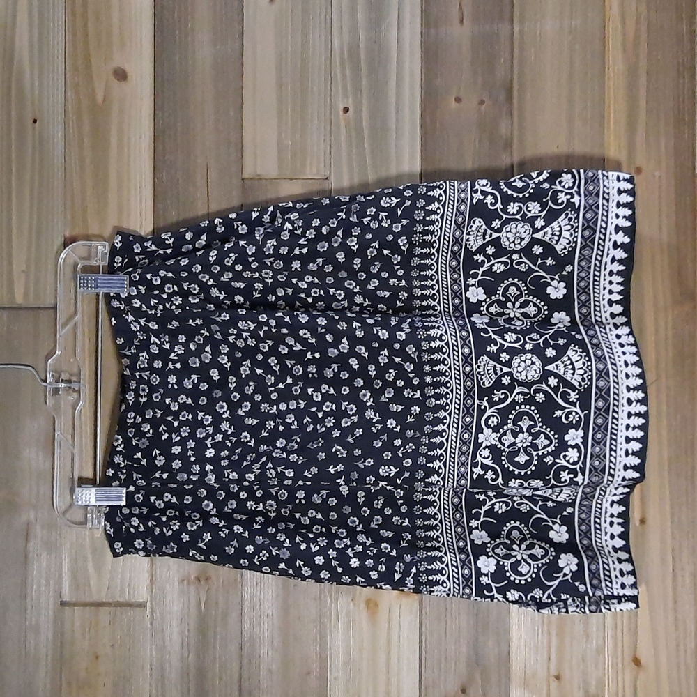 EUC We Too Skirt Size 5 Juniors